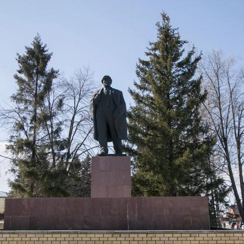 Сердечная благодарность Базарным Матакам — здесь мы можем увидеть Ленина в кепке.